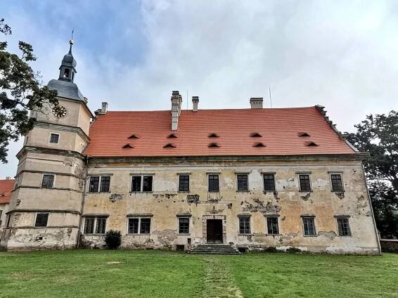 Zámek Červené Poříčí
