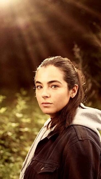 Tara Chamblerová (Alanna Mastersonová)