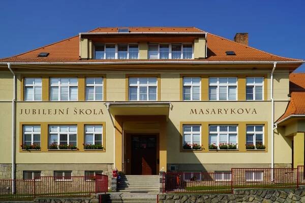 Základní škola – Jubilejní základní škola T.G.Masaryka a Mateřská škola Rusava