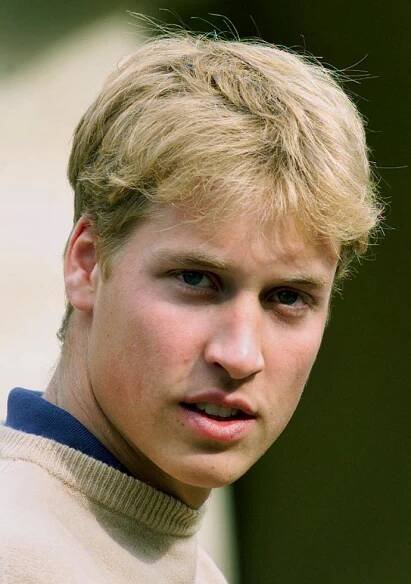 Princ William měl jako osmnáctiletý mladík bujnou kštici připomínající tu jeho matky, princezny Diany. Tehdy patřil k nejžádanějším svobodným mládencům Evropy a možná i světa. A také velkým idolům dívčích srdcí. 