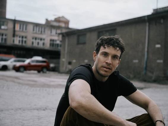 Photo of Tobias van Dieken by Max Motel