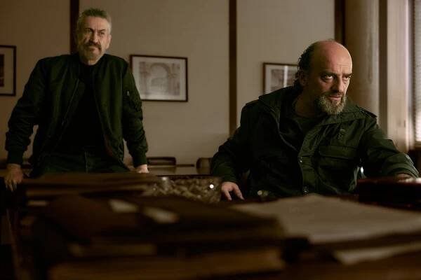 Marco Giallini, Fabrizio Nardi - Veřejný nepořádek - Z filmu
