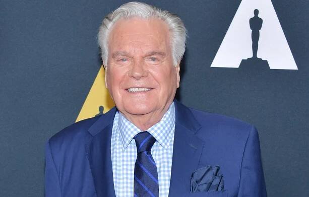 Robert Wagner Poses With Grandson in New Photo After 95th Birthday