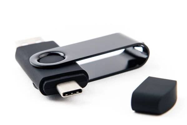 Pendrive 128 GB 3.0 USB-C TYP-C ČERNÝ rychlý USB flash disk 100 MB/s TYP-C Maximální rychlost čtení 100 MB/s