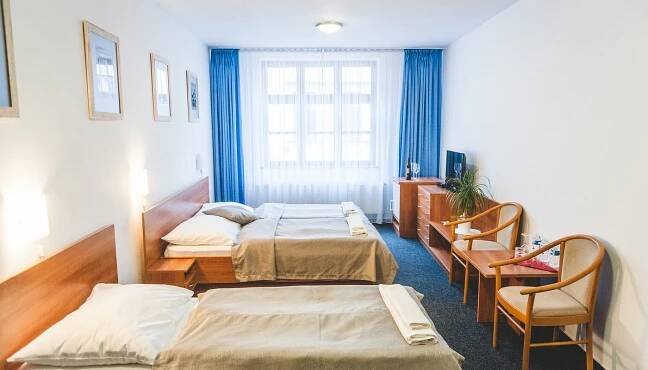 HOTEL U ČESKÉ KORUNY - Prices & Reviews (Hradec Kralove, Czech Republic)