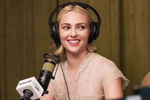 AnnaSophia Robb visits the SiriusXM Studios