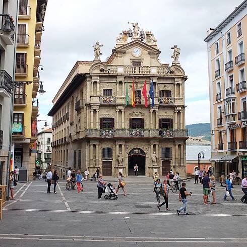 Soubor:Plaza Ayuntamiento de Pamplona.jpg – Wikipedie