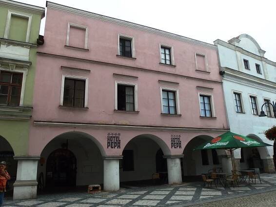 Soubor:Krnov, Zámecké náměstí 7.JPG – Wikipedie