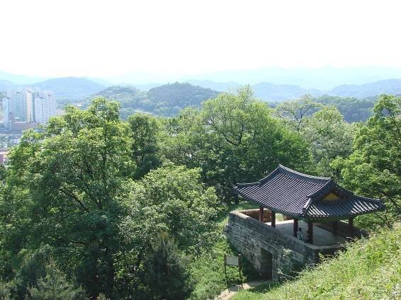 Soubor:Korea-Gongju-Gongsanseong-01.jpg