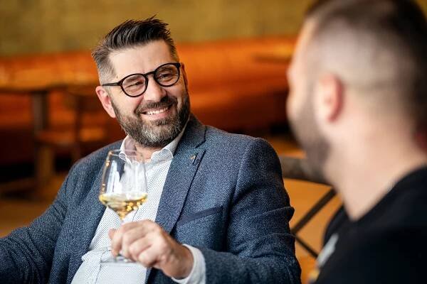 „Jídlo, které uvařím, mi nechutná,” říká michelinský kuchař Radek Hasman - V ZÁKULISÍ