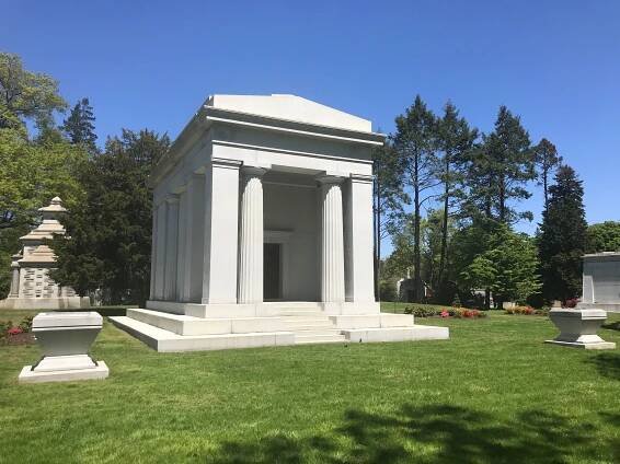 Larger memorial image loading...