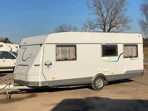 Karavan HYMER/ERIBA Nova 530 Swing mit Längsbetten und Moser, top Zu