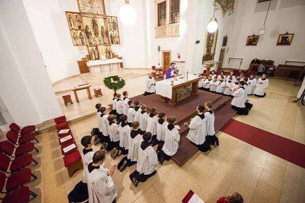 Přijetí nových ministrantů 2014 | Farnost Brno - Židenice u kostela sv. Cyrila a Metoděje