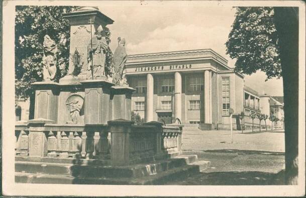 10D6789 Celina - Hronov Jiráskovo divadlo