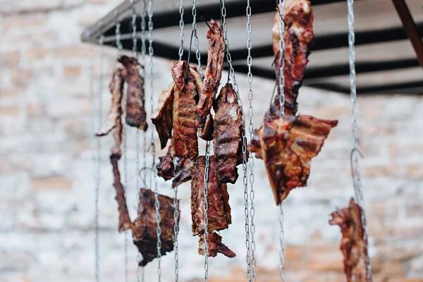 Sušení masa v udírně, troubě, sušičce – krok za krokem | Grilovani.cz