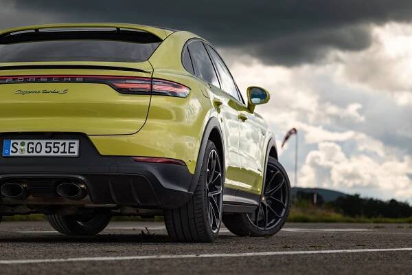 Porsche Cayenne před 21 lety předběhlo dobu. Dodnes je ideálním luxusním SUV pro milovníky značky