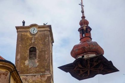 Pilníkov vyhlásil sbírku na obnovu kostela na náměstí, jeho stav je havarijní