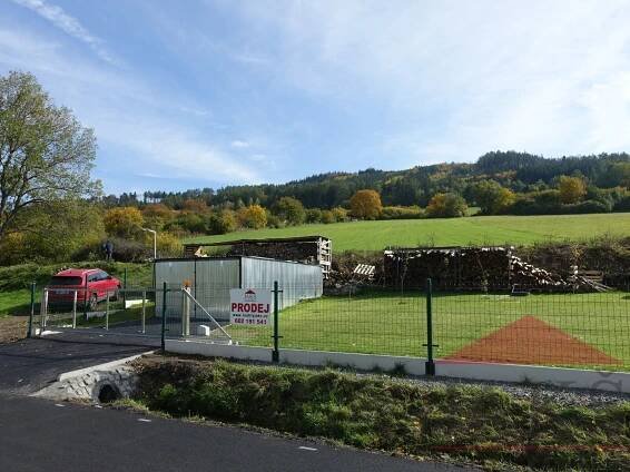 Sušice - Chmelenská; stavební pozemek 457 m2 s výhledem | JAKŠ - reality s.r.o.