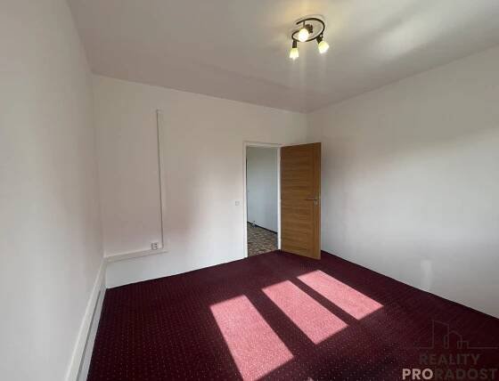 Pronájem bytu 3+1 s balkonem a klimatizací v Jihlavě, nájem bytu 3+1 balkon, klimatizace, Jihlava