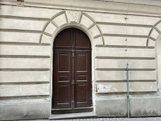 Tylův dům. Původní novorenesanční budova z roku 1887 se má dočkat potřebné údržby, dojde na výměnu dveří, oken i opravu severní části fasády.