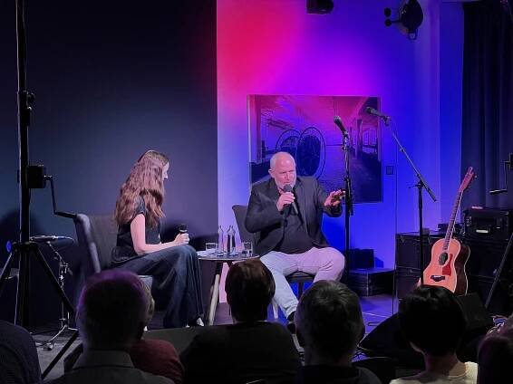 Talkshow Na tři s Mirkou nabídla smích, písničky i silné příběhy