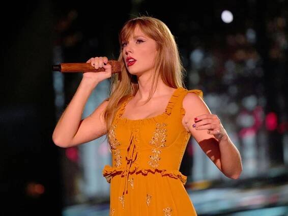 Taylor Swift Fans Think She Hinted at the Joe Alwyn Breakup With an Eras Tour Easter Egg