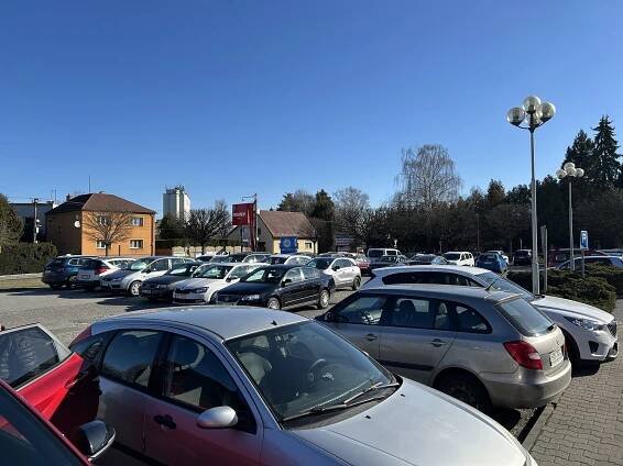 Bude stačit jedno parkoviště? Albert v Hlučíně otevře ve středu
