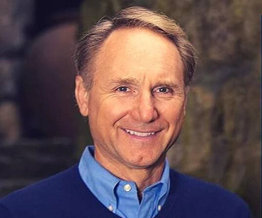 Dan Brown Biography - Childhood, Life Achievements & Timeline