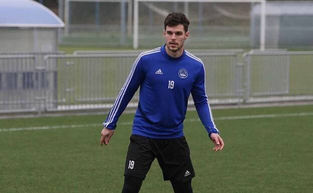 Fotbalisté Zlína po krátké vánoční přestávce v pondělí  zahájili specifickou dvoutýdenní zimní přípravu. Na snímku je trenér Lukáš Vraštil.