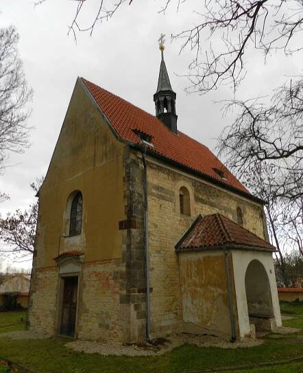 Fotografie - Dolní Chabry,kostel Stětí sv.Jana Křtitele. - 10.11.2013