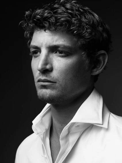 NIELS SCHNEIDER-Celebrity-1