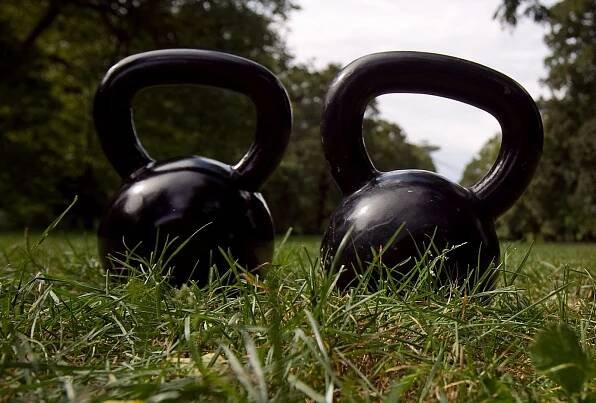 Funkční trénink s kettlebell: ženy s koulí
