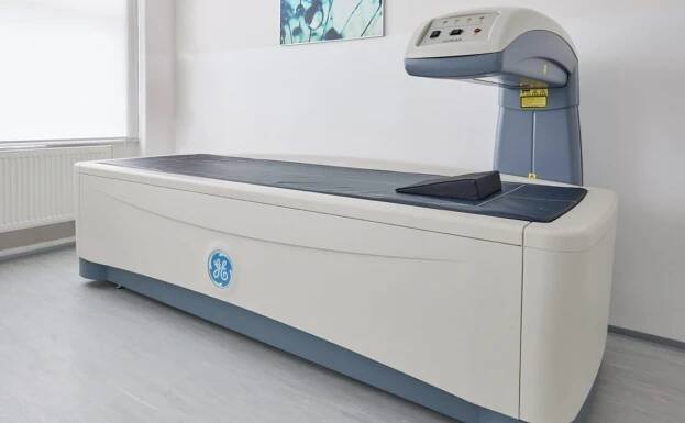 Denzitometrie v Brně diagnostikuje osteoporózu rychle a bezbolestně