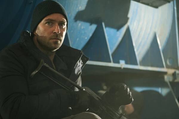 Protiúder - Epizoda 5 - Z filmu - Sullivan Stapleton