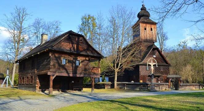 100 let Valašského muzea: Příběh skanzenu, který oživil tradice Valašska