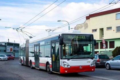 Pražské autobusy vytlačují trolejbusy - Portál řidiče