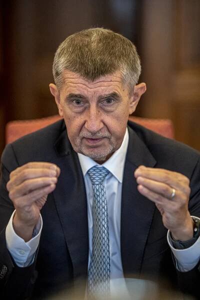 Babiš se pochlubil tabulkou o koronaviru. Měl v ní však velkou chybu