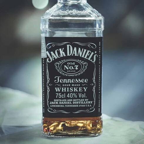 Jack Daniel's vs Johnnie Walker - Which should you pick? 2