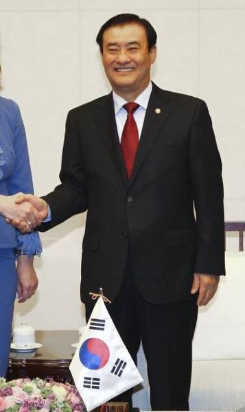Kang Chang-hee - Wikipedia