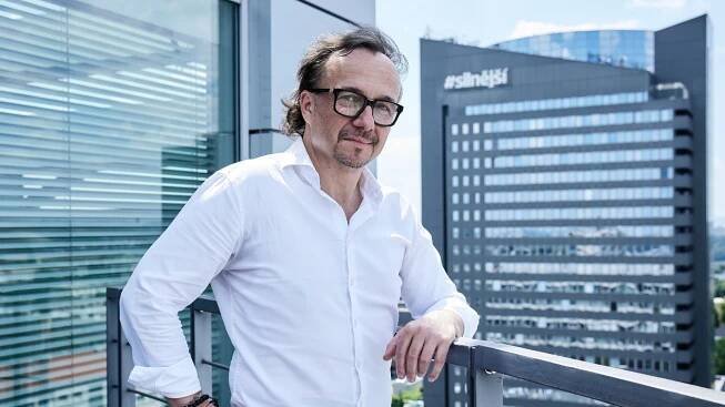 Kraťasy na poradě? Tykat šedesátníkům? Víc TikToku? Spořka tvoří vlastní recept na soužití generací