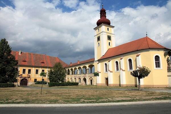 56. Nové Dvory – Toulavá kamera – Cesty a památky