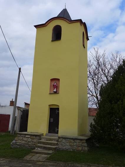 Lesonice - zvonice 1.jpg
