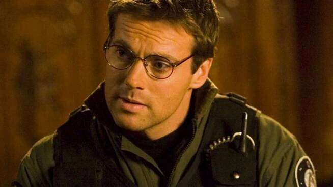 Dr. Daniel Jackson speaking to his crew in Stargate SG-1