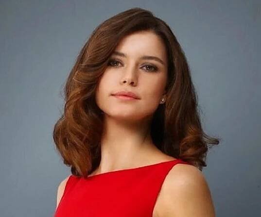 Beren Saat Biography - Facts, Childhood, Family Life & Achievements