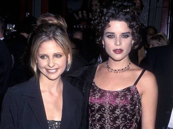 sarah michelle gellar neve campbell in 1997