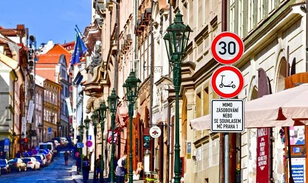 Koloběžky tu nechceme. Praha 1 dala stopku koloběžkářům