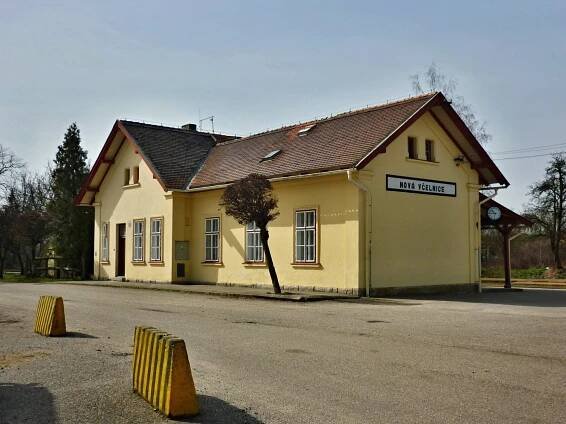 Fotografie - Nová Včelnice, železniční stanice JHMD - 10.04.2016