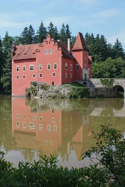Soubor:Zámek Červená Lhota jezero.jpg – Wikipedie