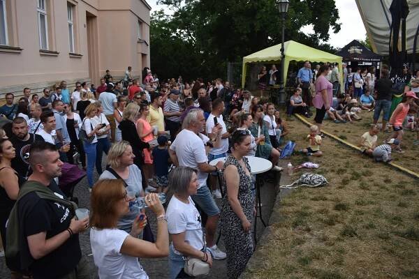 Hradec žije až do prázdnin divadelním festivalem. Najdete se na fotkách?