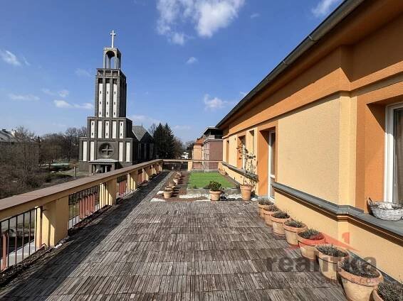 Hany Kvapilové, Opava - Předměstí